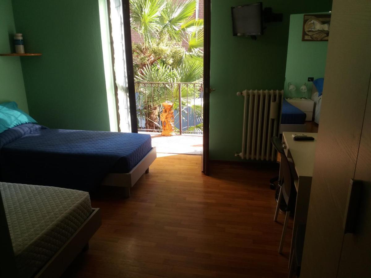 I Pini B&B Castagnito Luaran gambar